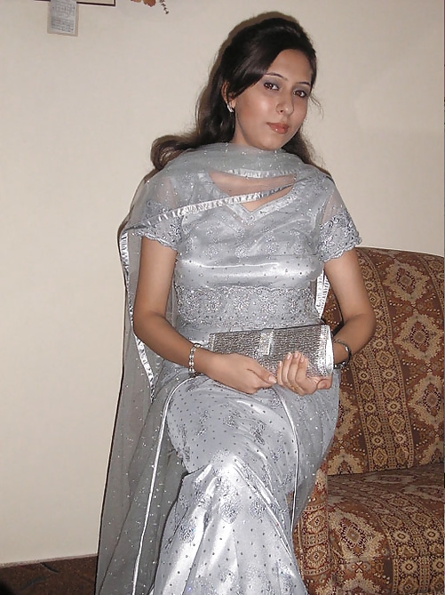Desi Bhabhi in Silver Saree – From Dressed to Undressed